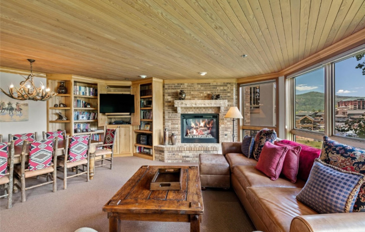 2306 Ski Trail Lane Photo