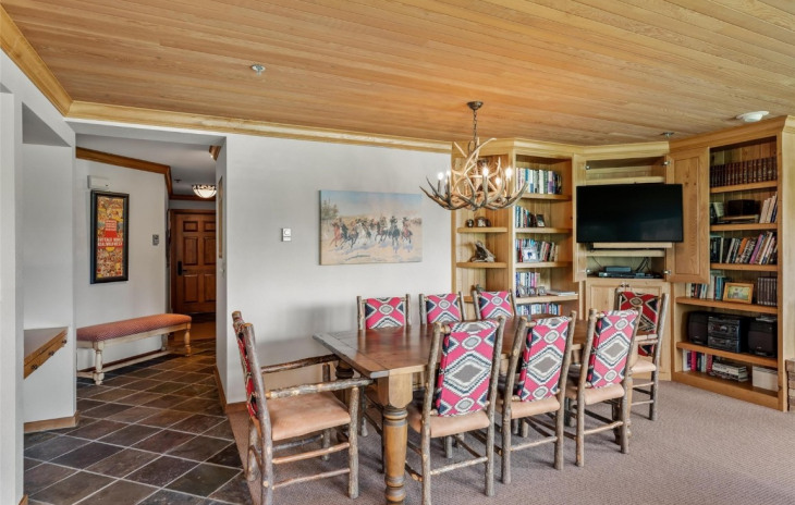 2306 Ski Trail Lane Photo