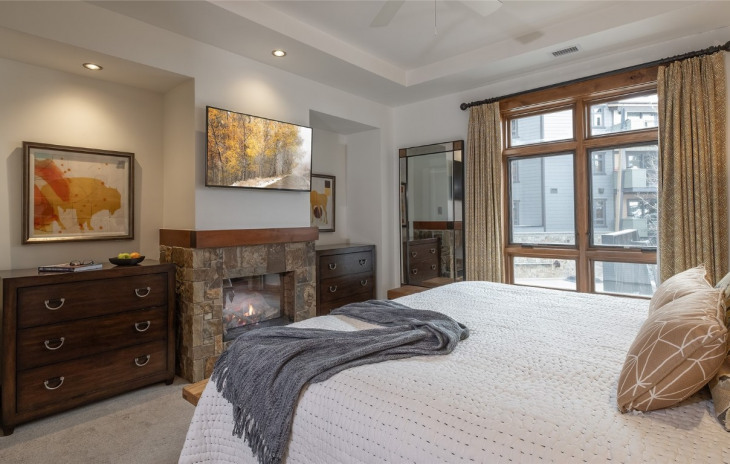 2250 Apres Ski Way Photo