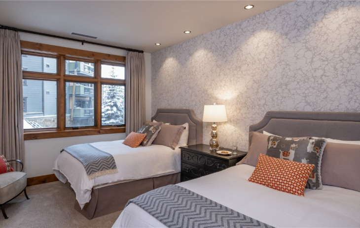 2250 Apres Ski Way Photo
