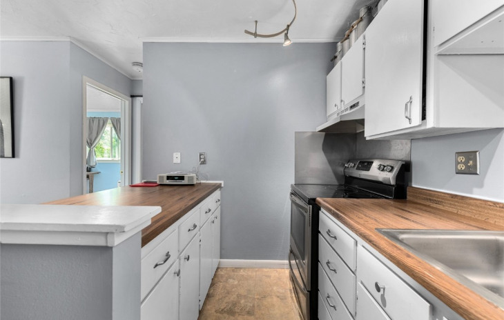 1320 Athens Plaza Photo