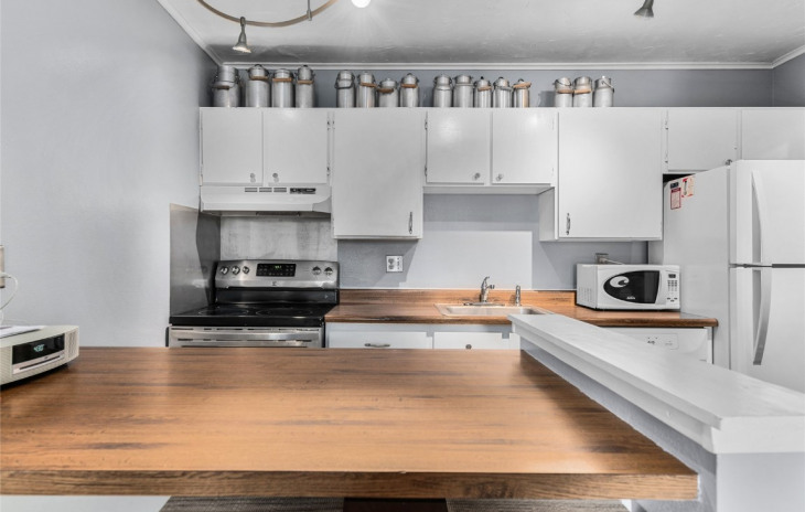 1320 Athens Plaza Photo
