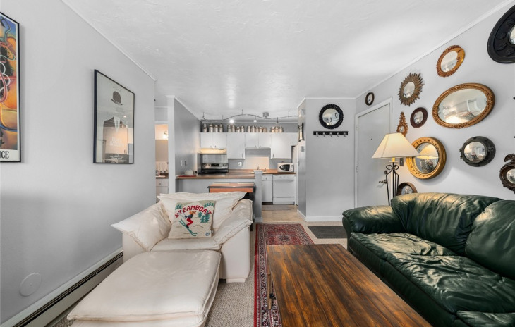 1320 Athens Plaza Photo
