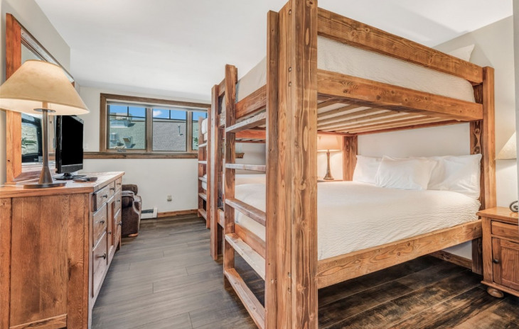 2305 Apres Ski Way Photo