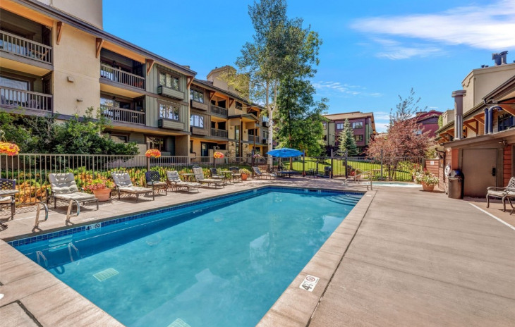 2305 Apres Ski Way Photo
