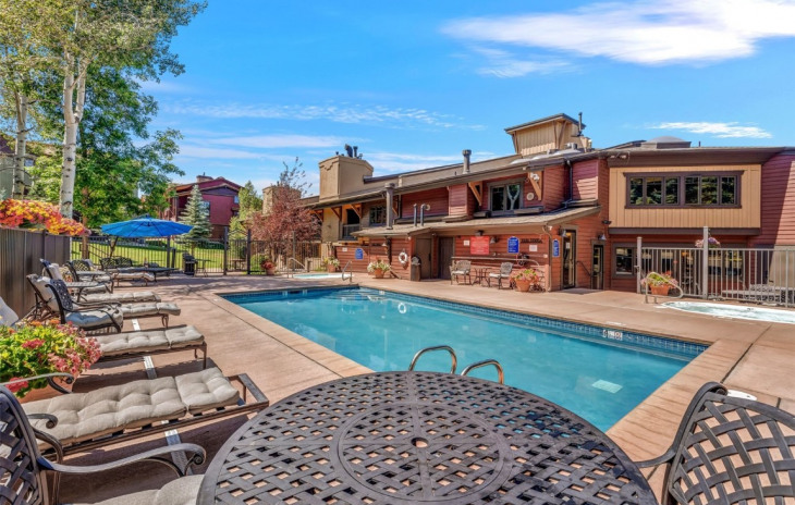 2305 Apres Ski Way Photo