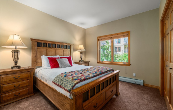 2517 Evergreen Lane Photo