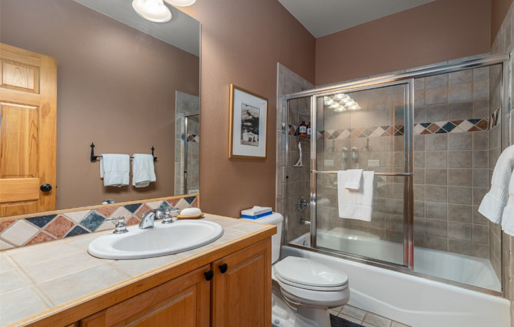 2517 Evergreen Lane Photo