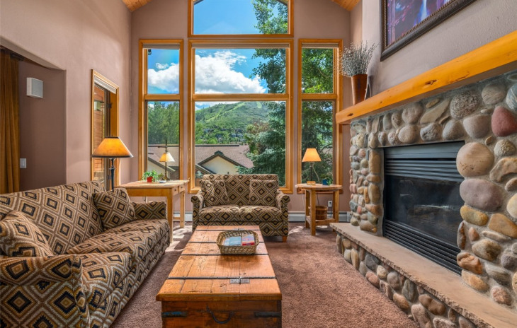 2517 Evergreen Lane Photo