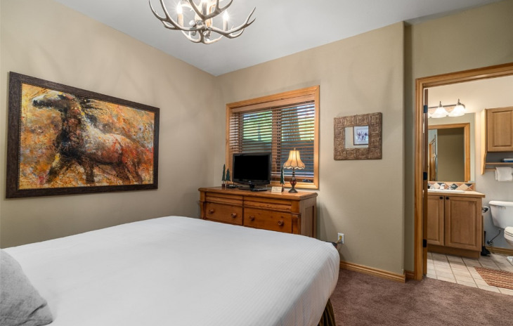 2517 Evergreen Lane Photo