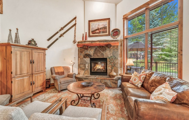 1512 Flattop Circle Photo