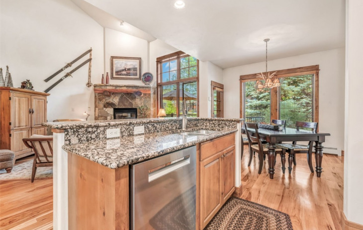 1512 Flattop Circle Photo