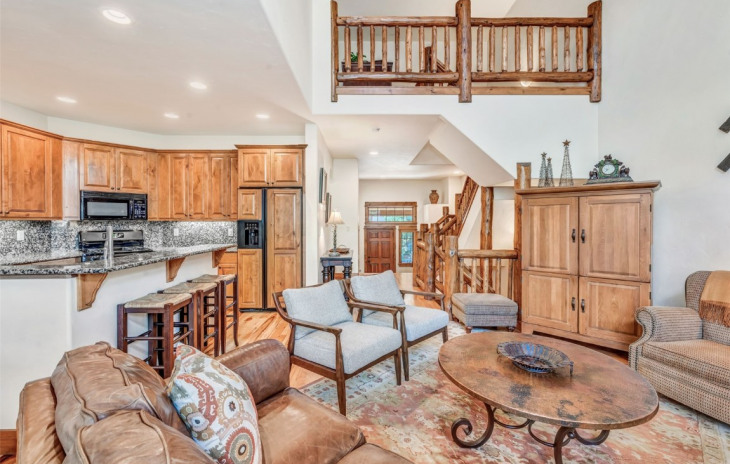 1512 Flattop Circle Photo