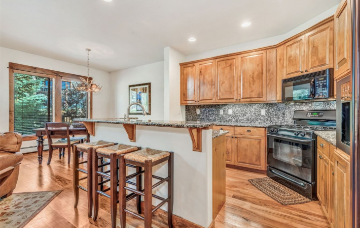 1512 Flattop Circle Photo