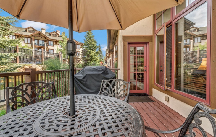1512 Flattop Circle Photo