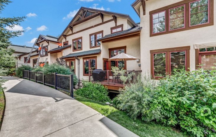 1512 Flattop Circle Photo