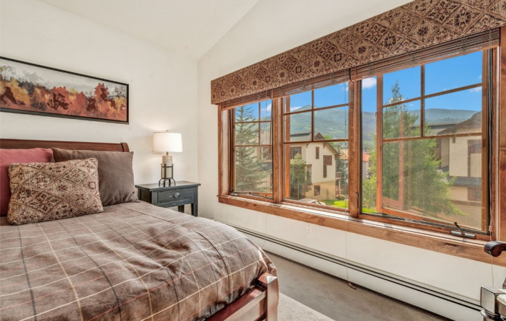 1512 Flattop Circle Photo