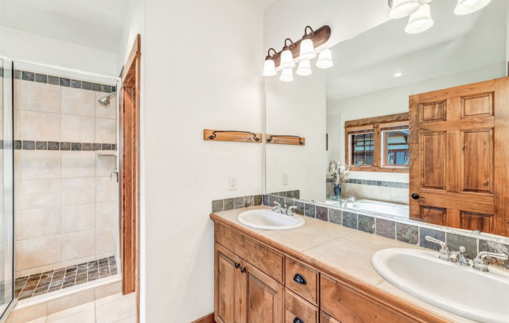 1512 Flattop Circle Photo