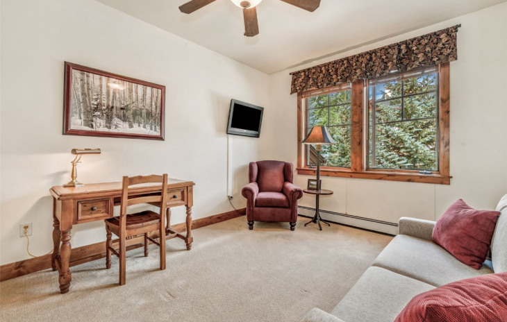 1512 Flattop Circle Photo