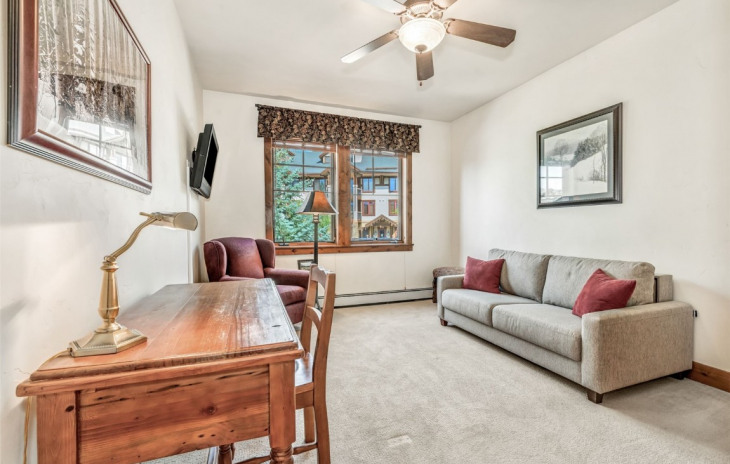 1512 Flattop Circle Photo