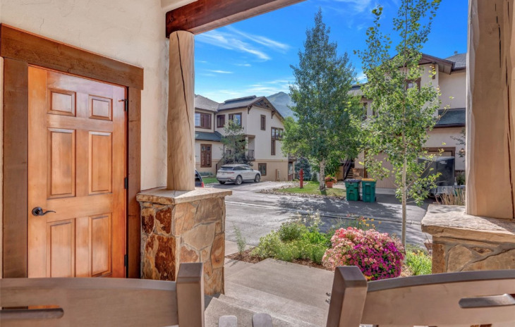 1512 Flattop Circle Photo