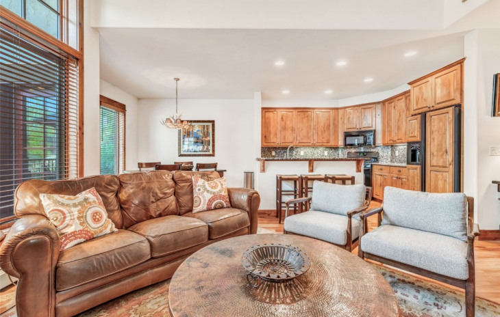 1512 Flattop Circle Photo