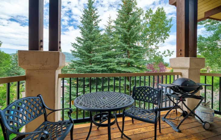 1463 Flattop Circle Photo