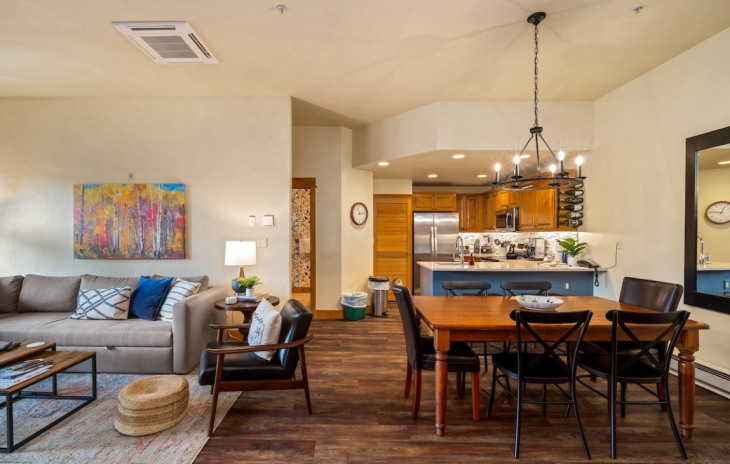 1463 Flattop Circle Photo