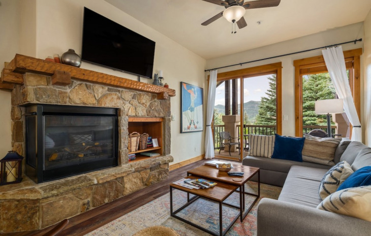 1463 Flattop Circle Photo