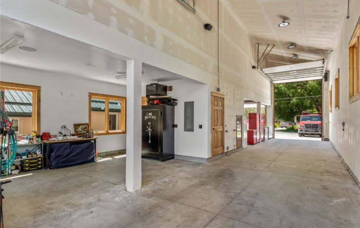 232 River Road Photo