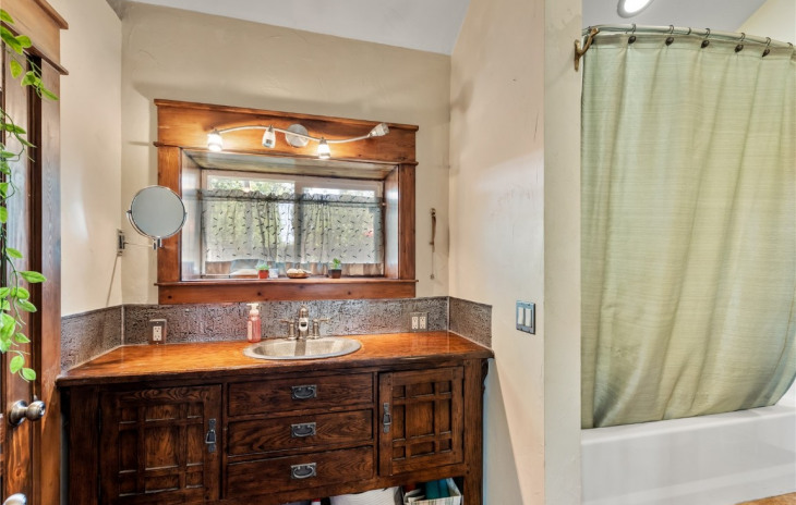 232 River Road Photo