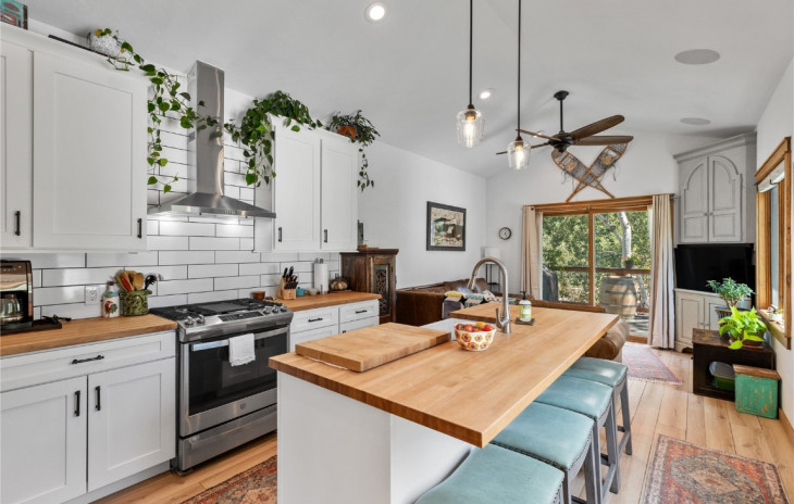 232 River Road Photo