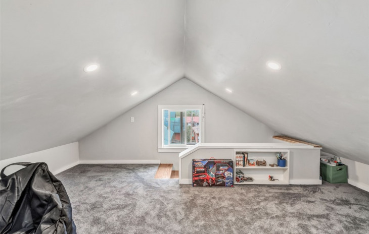 308 E 1st Street Photo