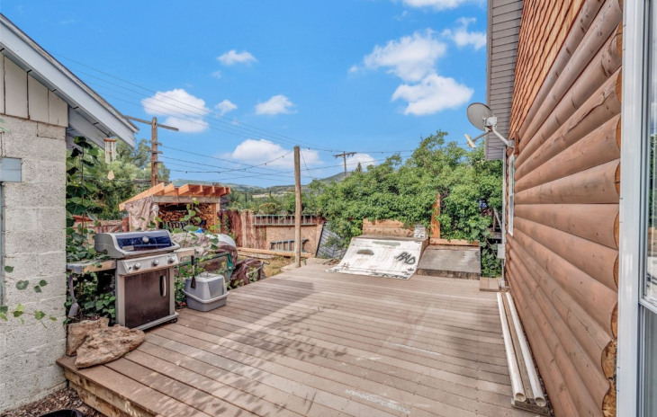 308 E 1st Street Photo