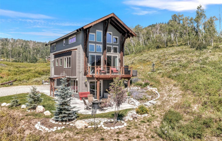 26820 Neptune Place Photo