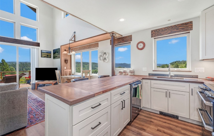 26820 Neptune Place Photo