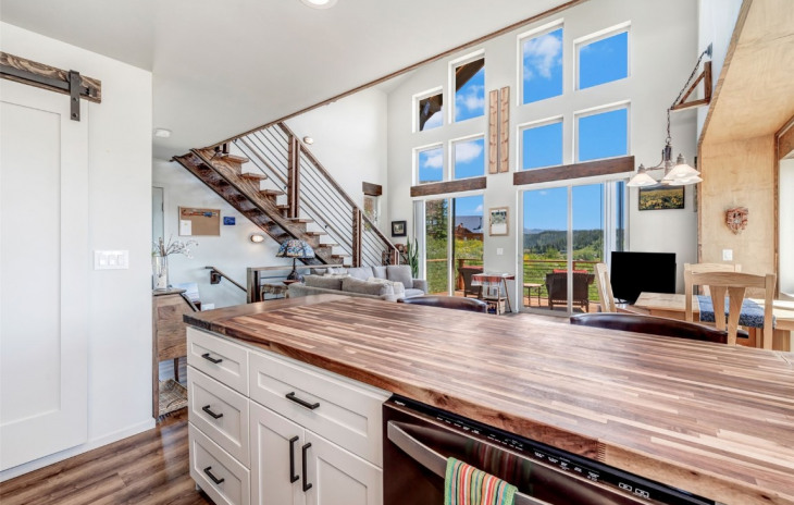 26820 Neptune Place Photo