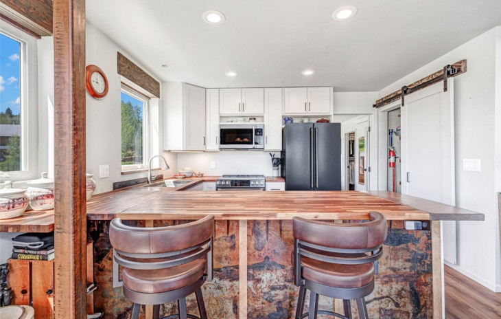 26820 Neptune Place Photo