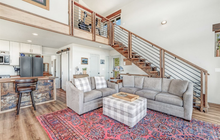 26820 Neptune Place Photo