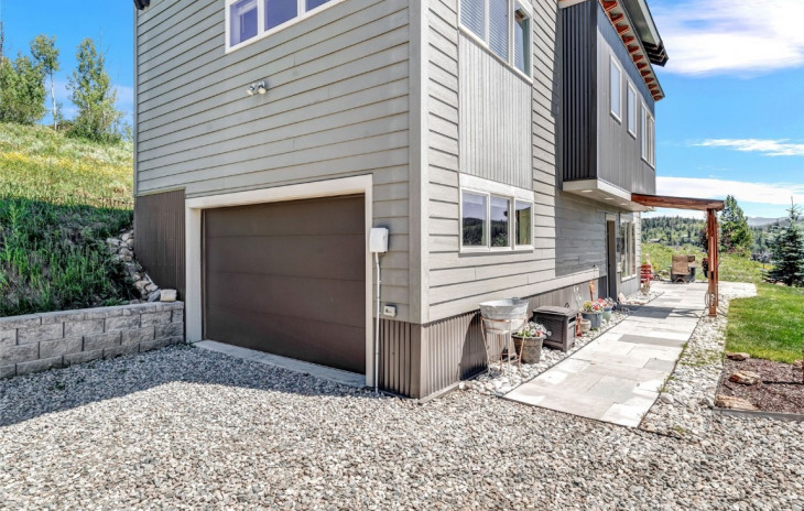 26820 Neptune Place Photo
