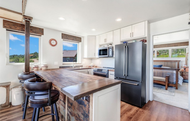 26820 Neptune Place Photo