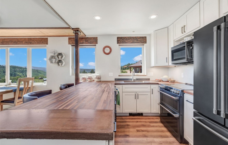 26820 Neptune Place Photo