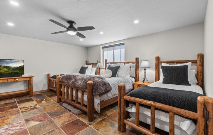 42237 Deer Road Photo