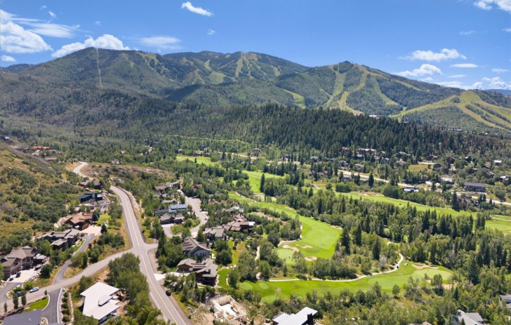 569 Steamboat Boulevard Photo