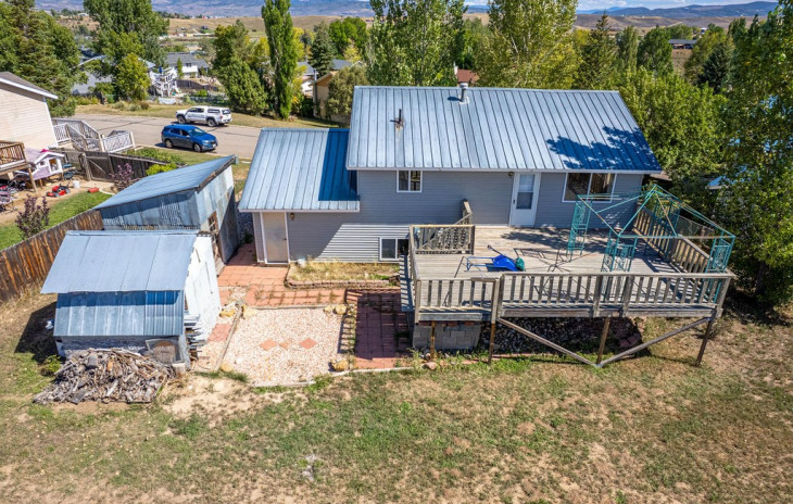 424 Clover Circle Photo