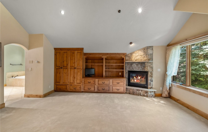 645 Retreat Place Photo