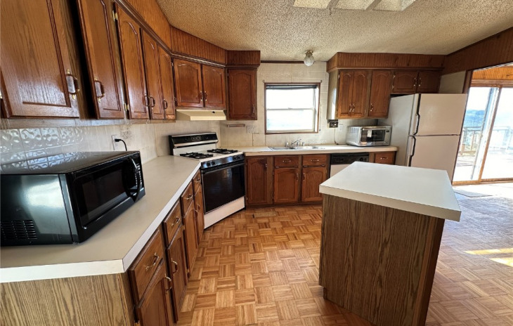 40100 Hill N Dale Road Photo