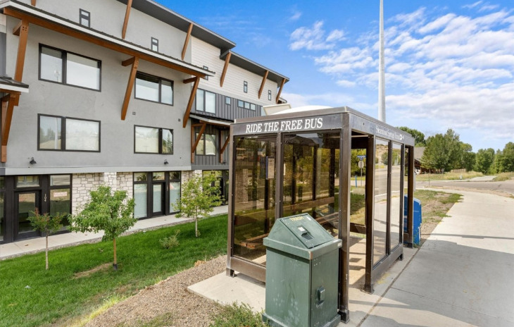 2507 Riverside Drive Photo