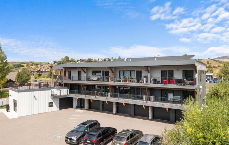 2507 Riverside Drive Photo
