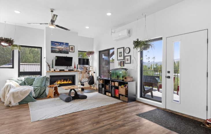 2507 Riverside Drive Photo